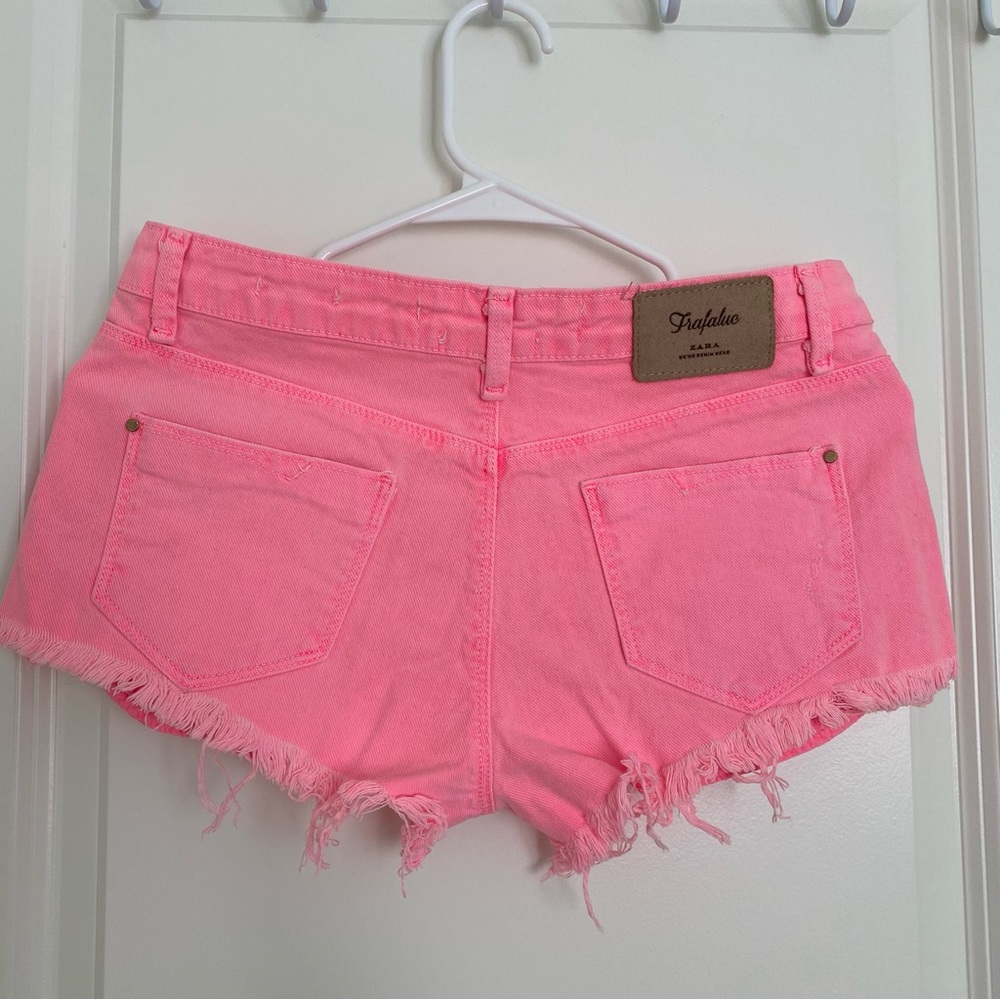 Shorts - Picture 2 of 3